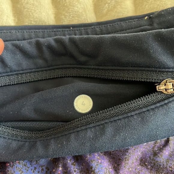 Women’s Lululemon speed up shorts - Picture 3 of 4